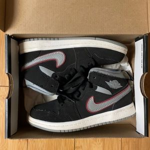 Boys Jordan Retro 1 Mid (11c)